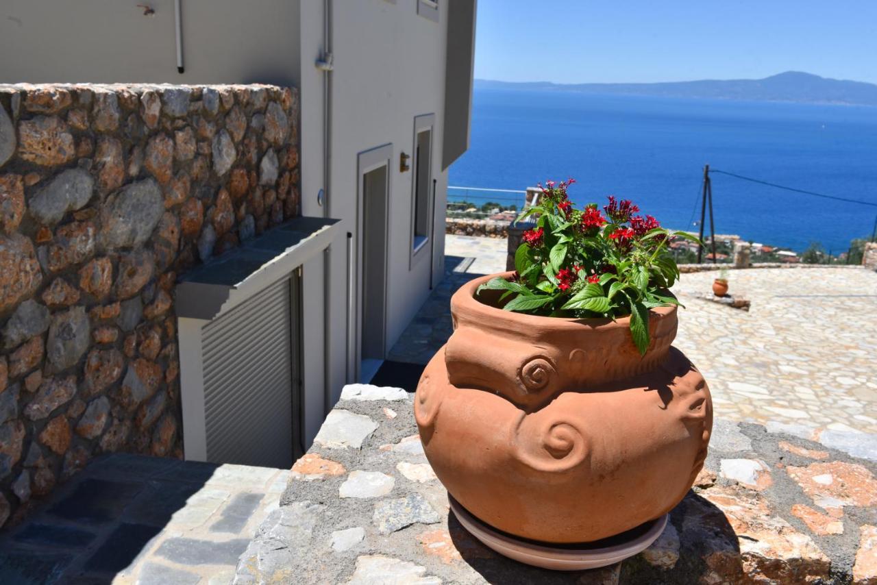 Bay View Guesthouses Kalamata Eksteriør billede