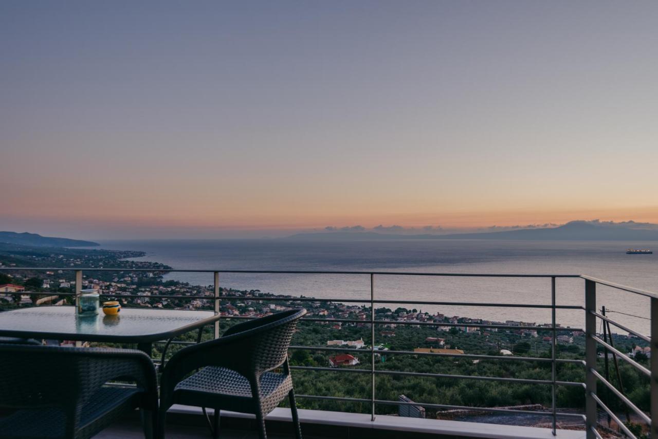 Bay View Guesthouses Kalamata Eksteriør billede