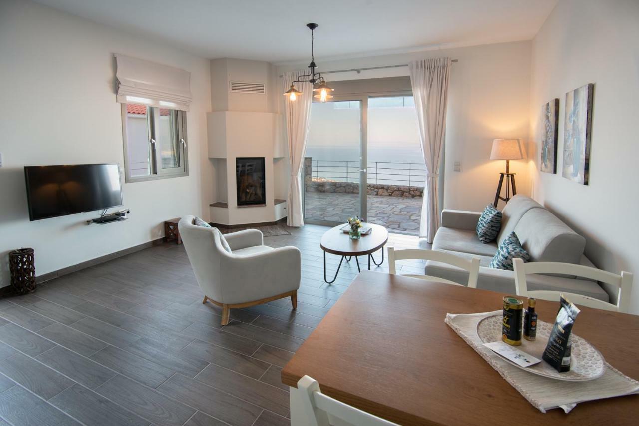 Bay View Guesthouses Kalamata Eksteriør billede